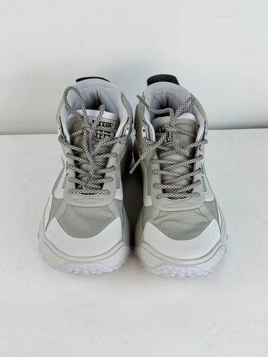 Athletic_Shoes